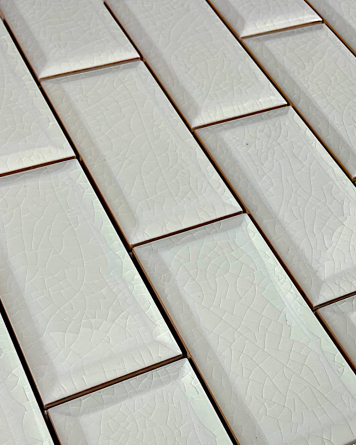 Metro tiles creme with crackle 5x10 cm on mesh
