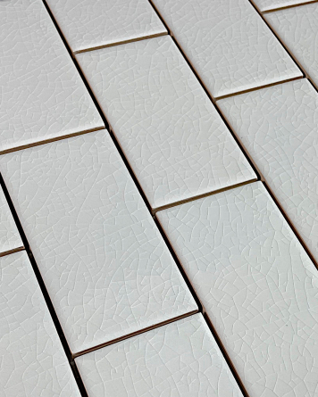 Metro tiles white with crackle 5x10 cm on mesh without facet